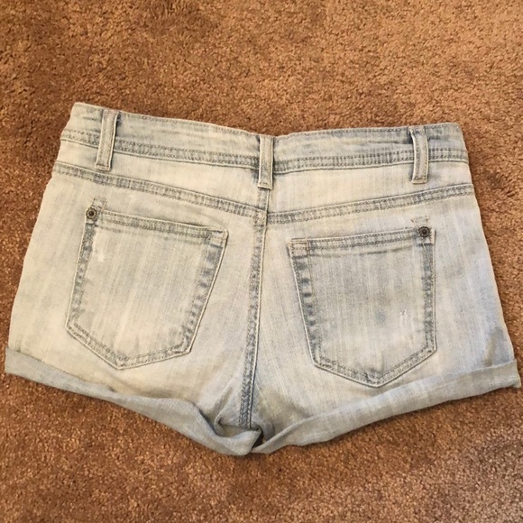 Distressed Low-rise Light Denim Shorts - Picture 2 of 4